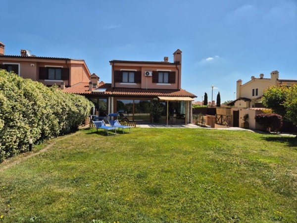 casa indipendente in vendita a Fiumicino in zona Aranova