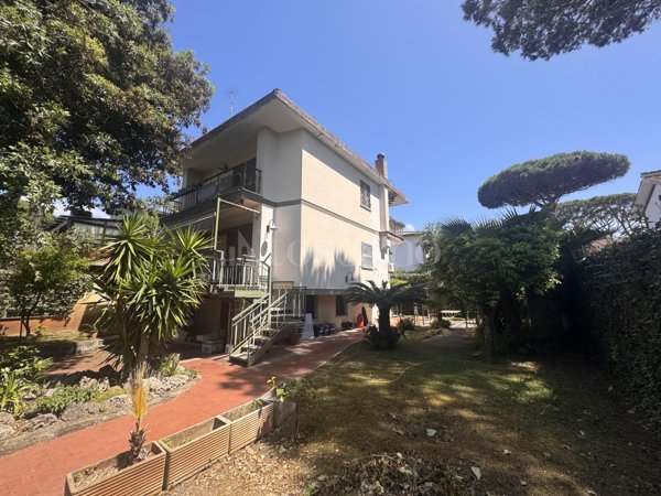 casa indipendente in vendita a Fiumicino in zona Fregene