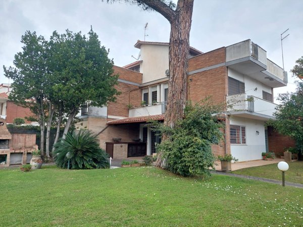 casa indipendente in vendita a Fiumicino in zona Fregene