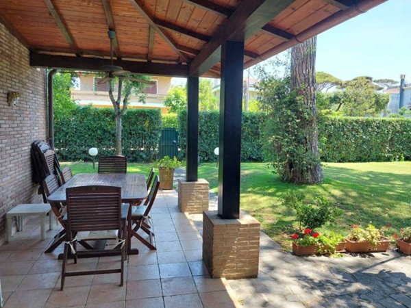 casa indipendente in vendita a Fiumicino in zona Fregene