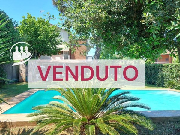 casa indipendente in vendita a Fiumicino in zona Fregene