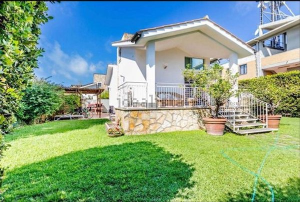 casa indipendente in vendita a Fiumicino in zona Fregene