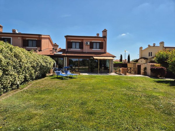 casa indipendente in vendita a Fiumicino in zona Fregene