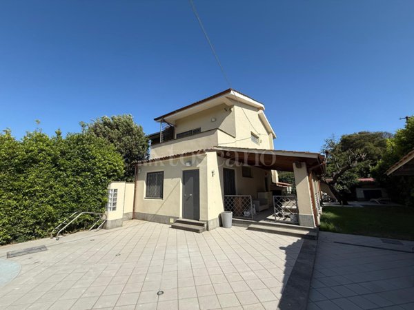 casa indipendente in vendita a Fiumicino in zona Fregene