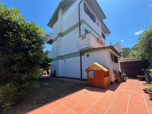 casa indipendente in vendita a Fiumicino in zona Fregene