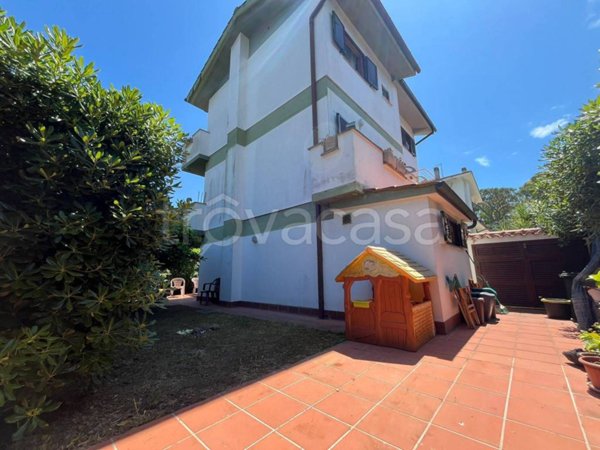 casa indipendente in vendita a Fiumicino in zona Fregene