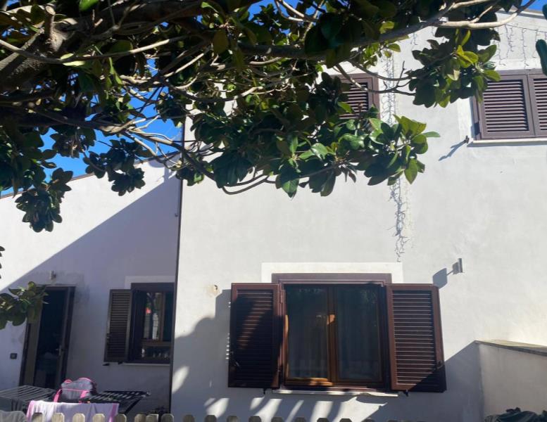 casa indipendente in vendita a Fiumicino in zona Isola Sacra