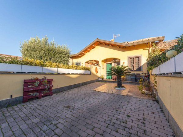 casa indipendente in vendita a Fiumicino in zona Isola Sacra