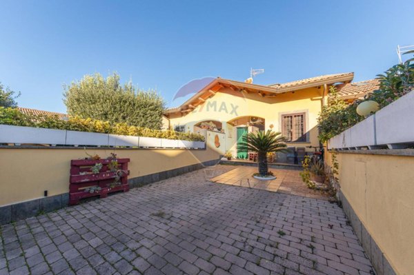 casa indipendente in vendita a Fiumicino in zona Isola Sacra