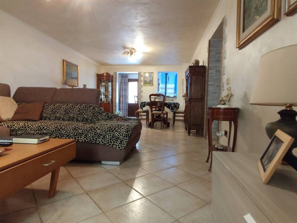 casa indipendente in vendita a Fiumicino in zona Isola Sacra