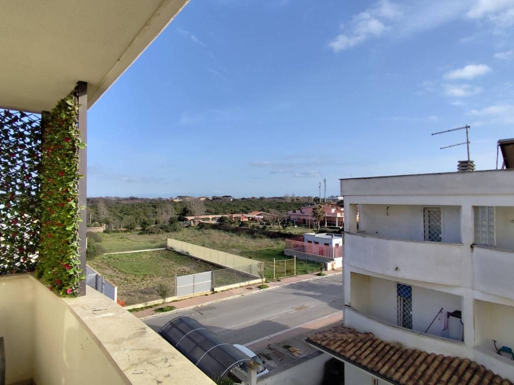 appartamento in vendita a Fiumicino in zona Isola Sacra