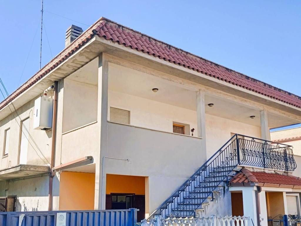 appartamento in vendita a Fiumicino in zona Isola Sacra