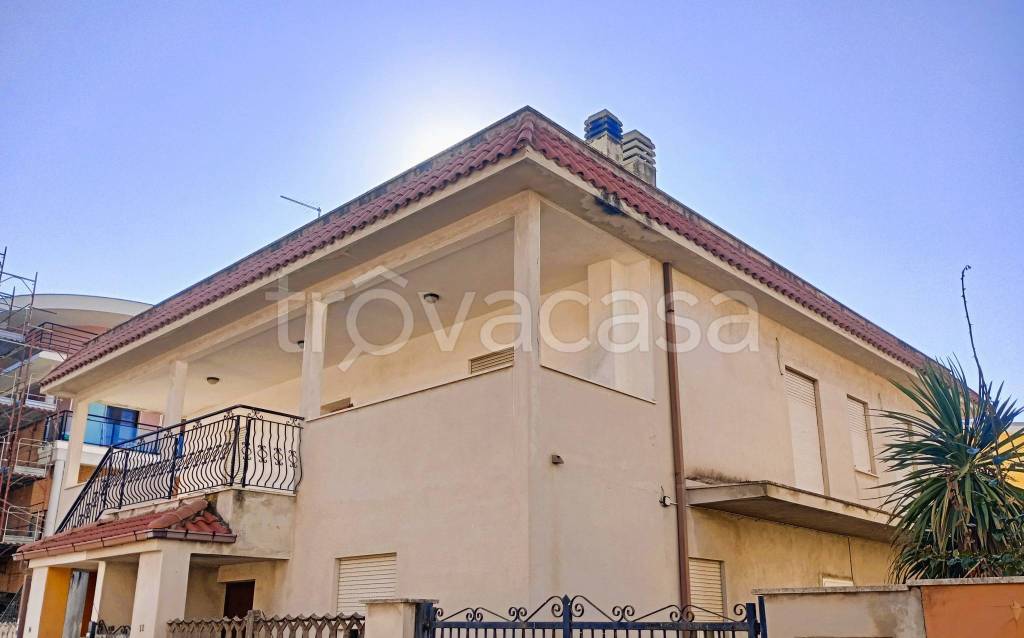 appartamento in vendita a Fiumicino in zona Isola Sacra