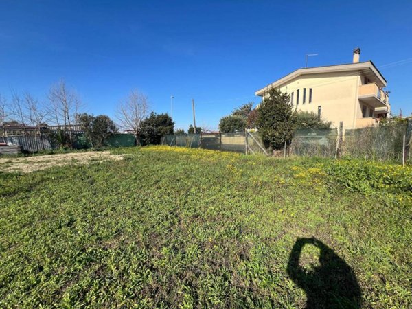 terreno agricolo in vendita a Fiumicino in zona Isola Sacra