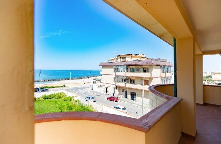 appartamento in vendita a Fiumicino in zona Isola Sacra