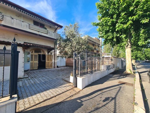 trivano in vendita a Fiumicino in zona Isola Sacra