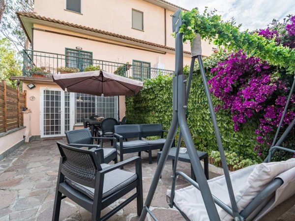 casa indipendente in vendita a Fiumicino in zona Fregene