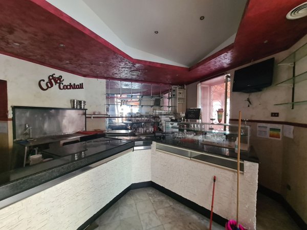 locale commerciale in vendita a Fiumicino