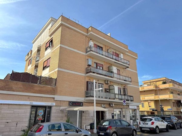 appartamento in vendita a Fiumicino in zona Isola Sacra