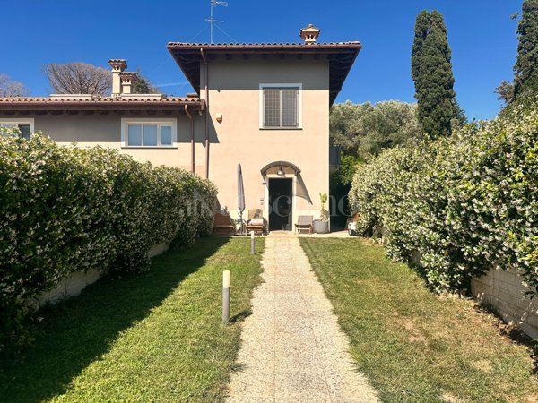 villa in vendita a Fiumicino in zona Fregene