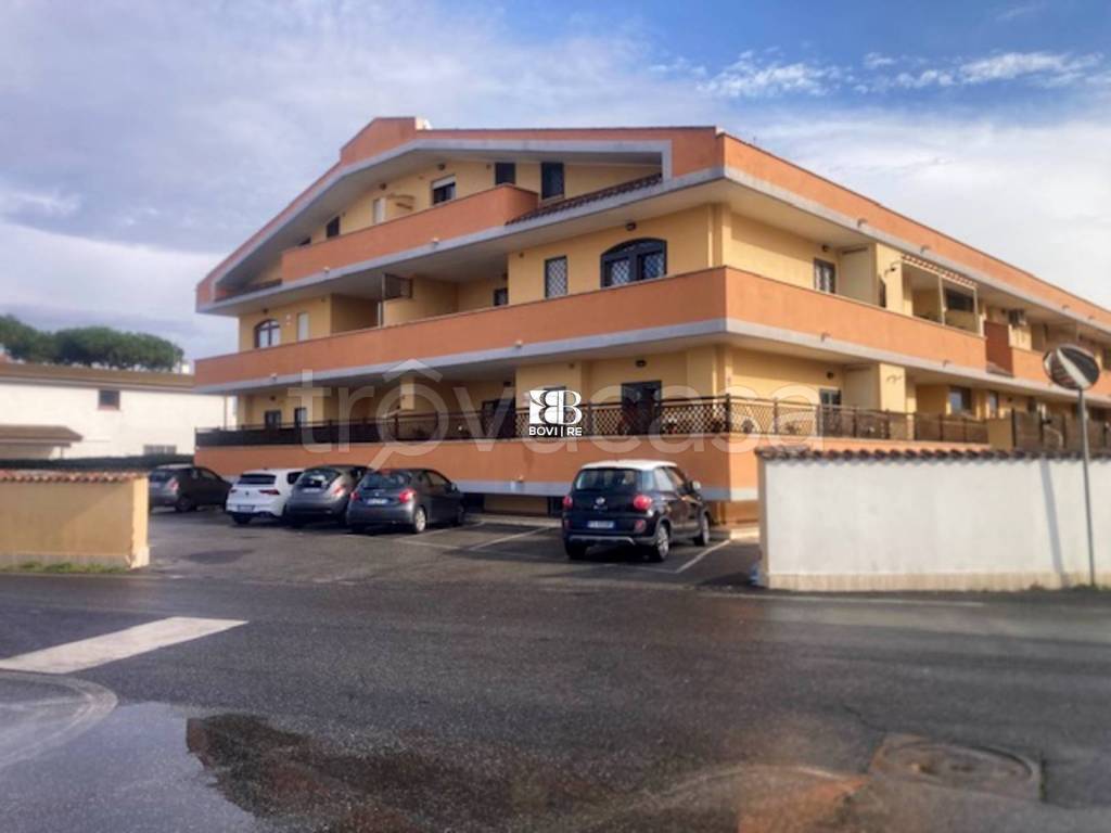 appartamento in vendita a Fiumicino in zona Isola Sacra