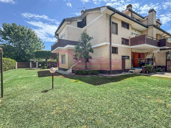 casa indipendente in vendita a Fiumicino in zona Fregene