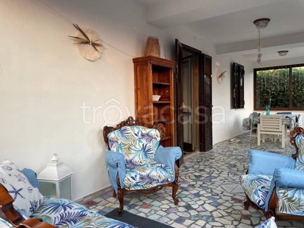 casa indipendente in vendita a Fiumicino in zona Isola Sacra