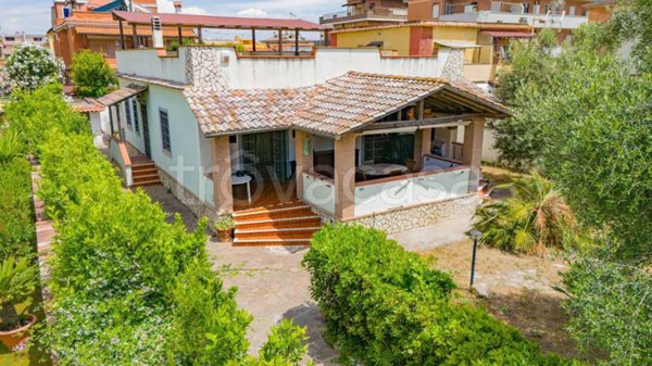 casa indipendente in vendita a Fiumicino in zona Passo Oscuro