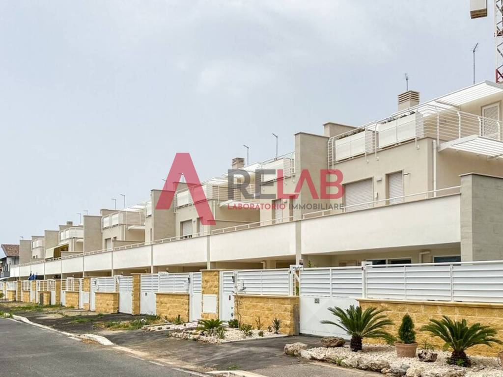 casa indipendente in vendita a Fiumicino in zona Isola Sacra