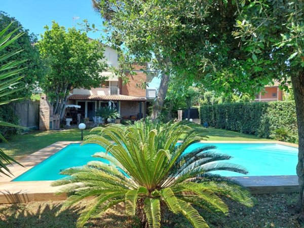 casa indipendente in vendita a Fiumicino in zona Fregene