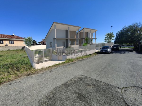casa indipendente in vendita a Fiumicino in zona Isola Sacra