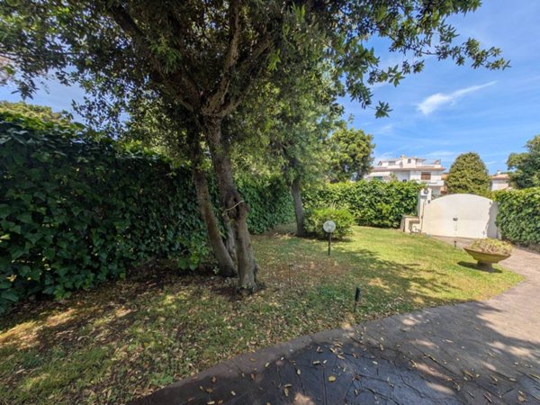 casa indipendente in vendita a Fiumicino in zona Fregene