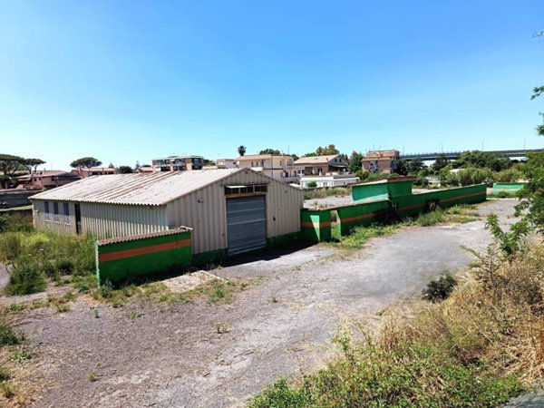 negozio in vendita a Fiumicino in zona Isola Sacra
