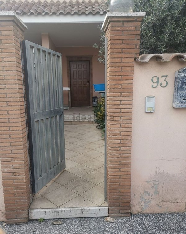 casa indipendente in vendita a Fiumicino