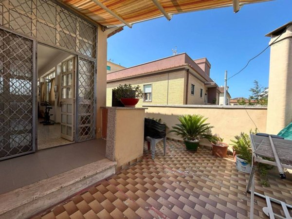 casa indipendente in vendita a Fiumicino in zona Isola Sacra