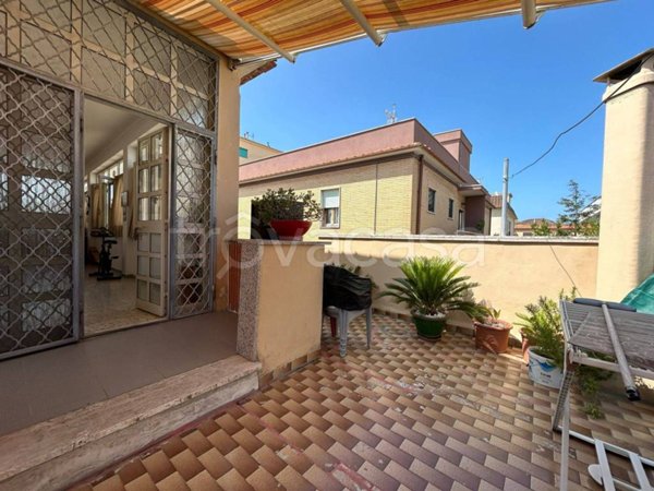 casa indipendente in vendita a Fiumicino in zona Isola Sacra