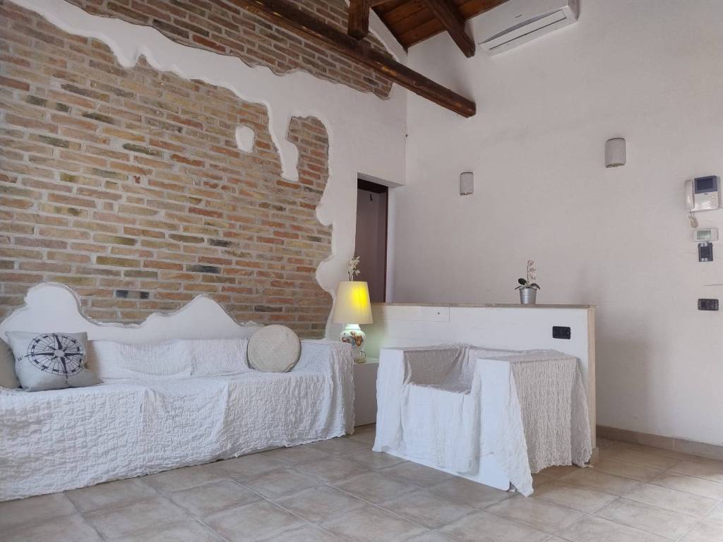 appartamento in vendita a Fiumicino in zona Isola Sacra