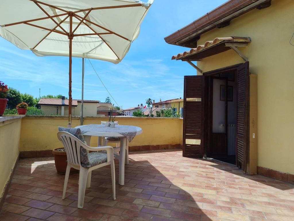 casa indipendente in vendita a Fiumicino in zona Focene