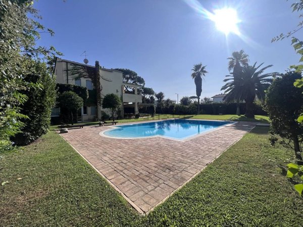 casa indipendente in vendita a Fiumicino in zona Fregene