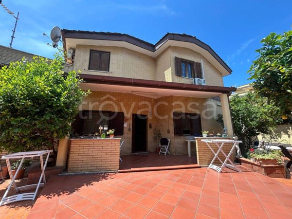 casa indipendente in vendita a Fiumicino in zona Isola Sacra