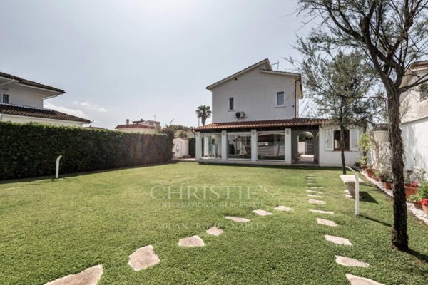 casa indipendente in vendita a Fiumicino in zona Fregene