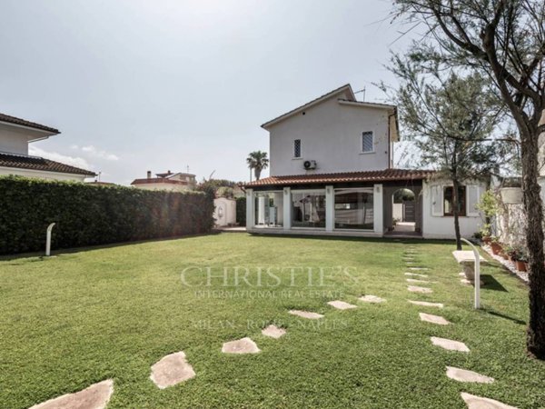 casa indipendente in vendita a Fiumicino in zona Fregene