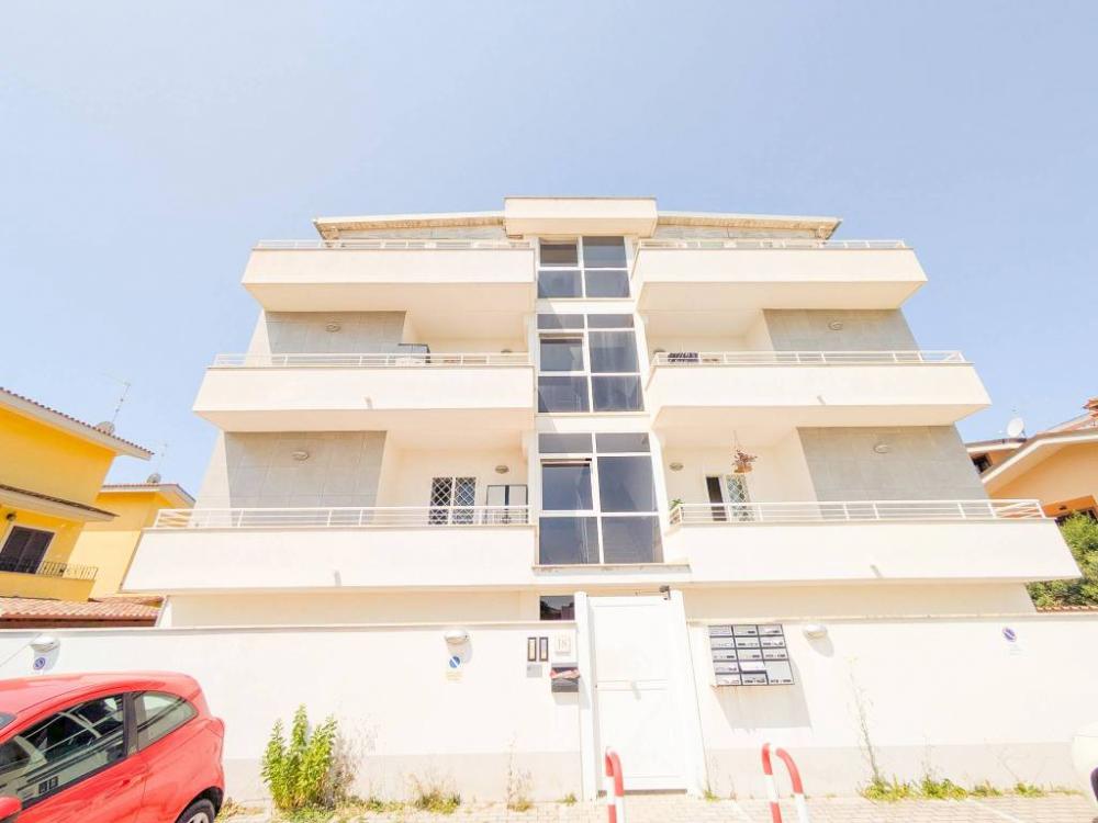 appartamento in vendita a Fiumicino in zona Isola Sacra