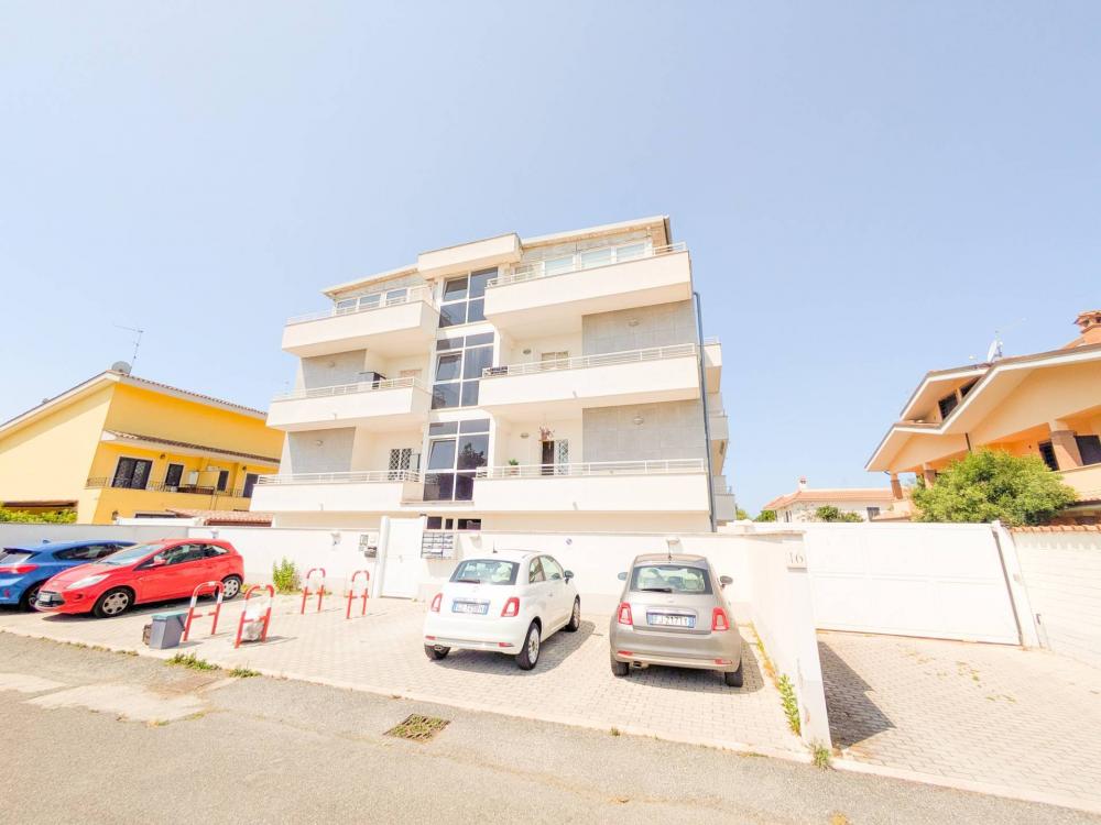 appartamento in vendita a Fiumicino in zona Isola Sacra