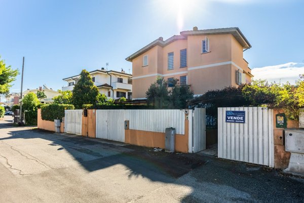 appartamento in vendita a Fiumicino in zona Fregene