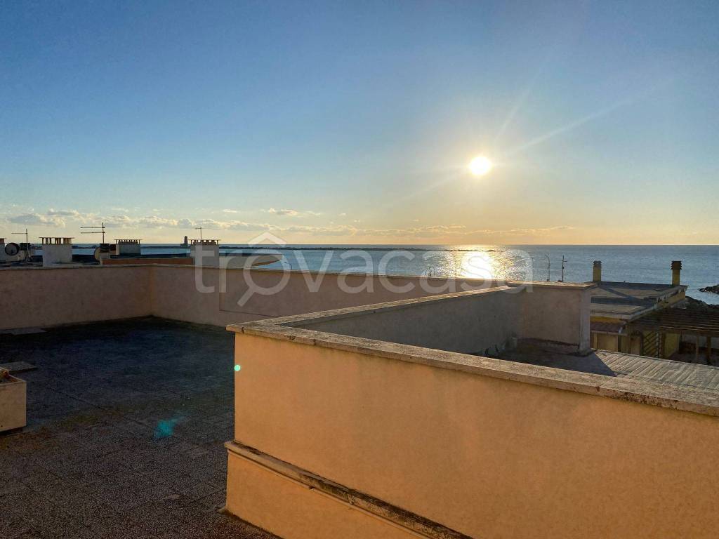 appartamento in vendita a Fiumicino in zona Isola Sacra