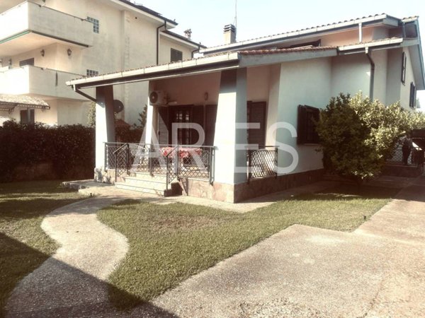 casa indipendente in vendita a Fiumicino in zona Fregene
