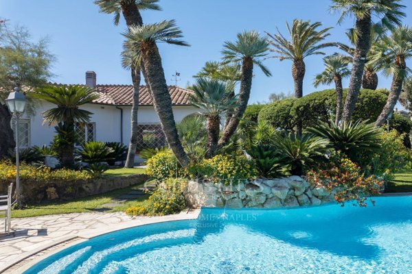 casa indipendente in vendita a Fiumicino in zona Fregene