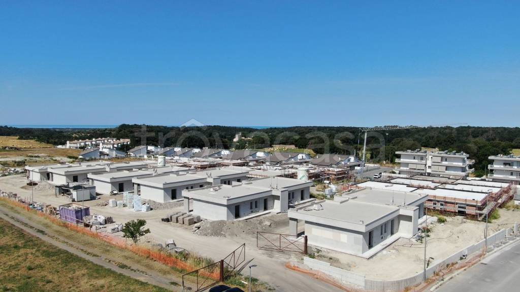 casa indipendente in vendita a Fiumicino in zona Isola Sacra