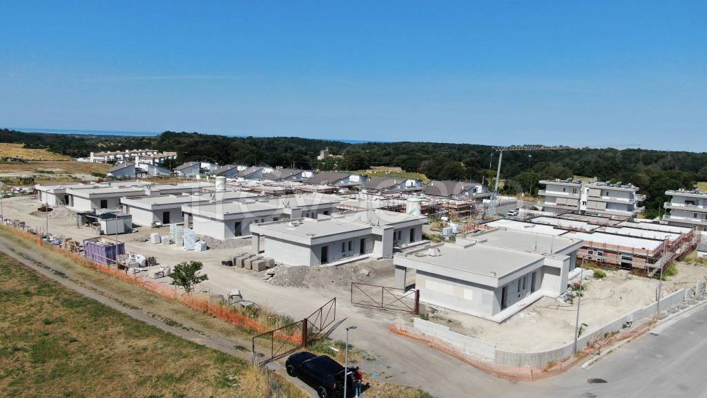 casa indipendente in vendita a Fiumicino in zona Isola Sacra